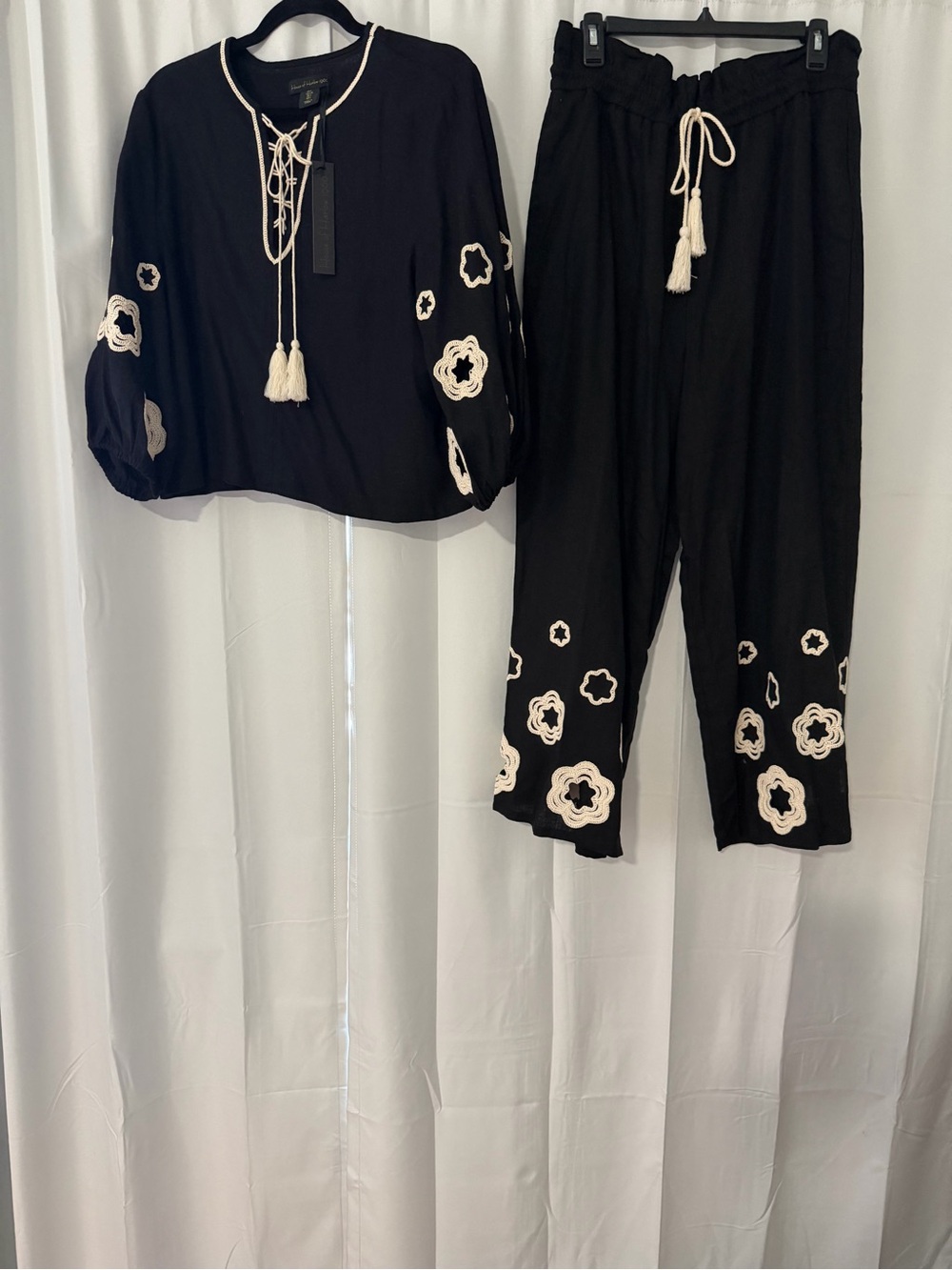 House of Harlow Black Floral-Embroidered Drawstring Set